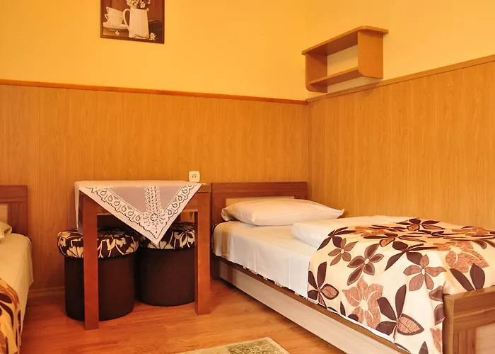 Helena 홈스테이 포로닌