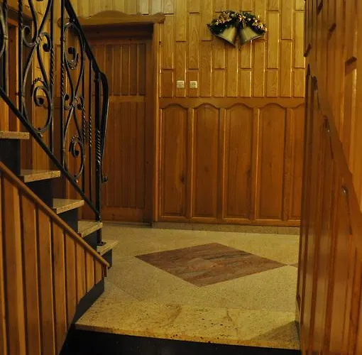 Helena 홈스테이 포로닌